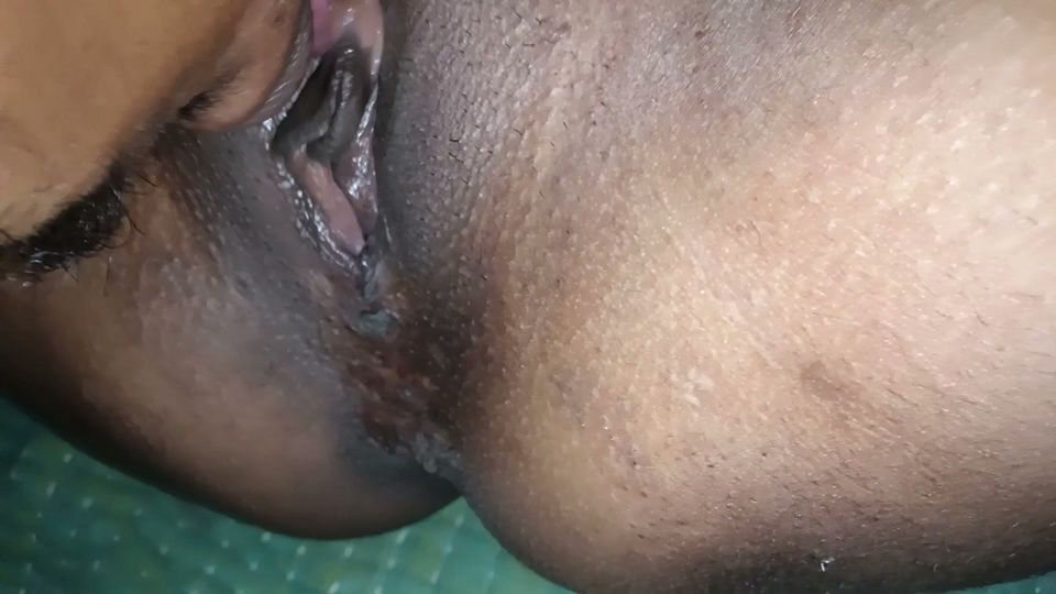 Fucked my lovely wife all night long, licked her hot pussy and put my cock in her pussy and pumped the water into her flower-like pussy.